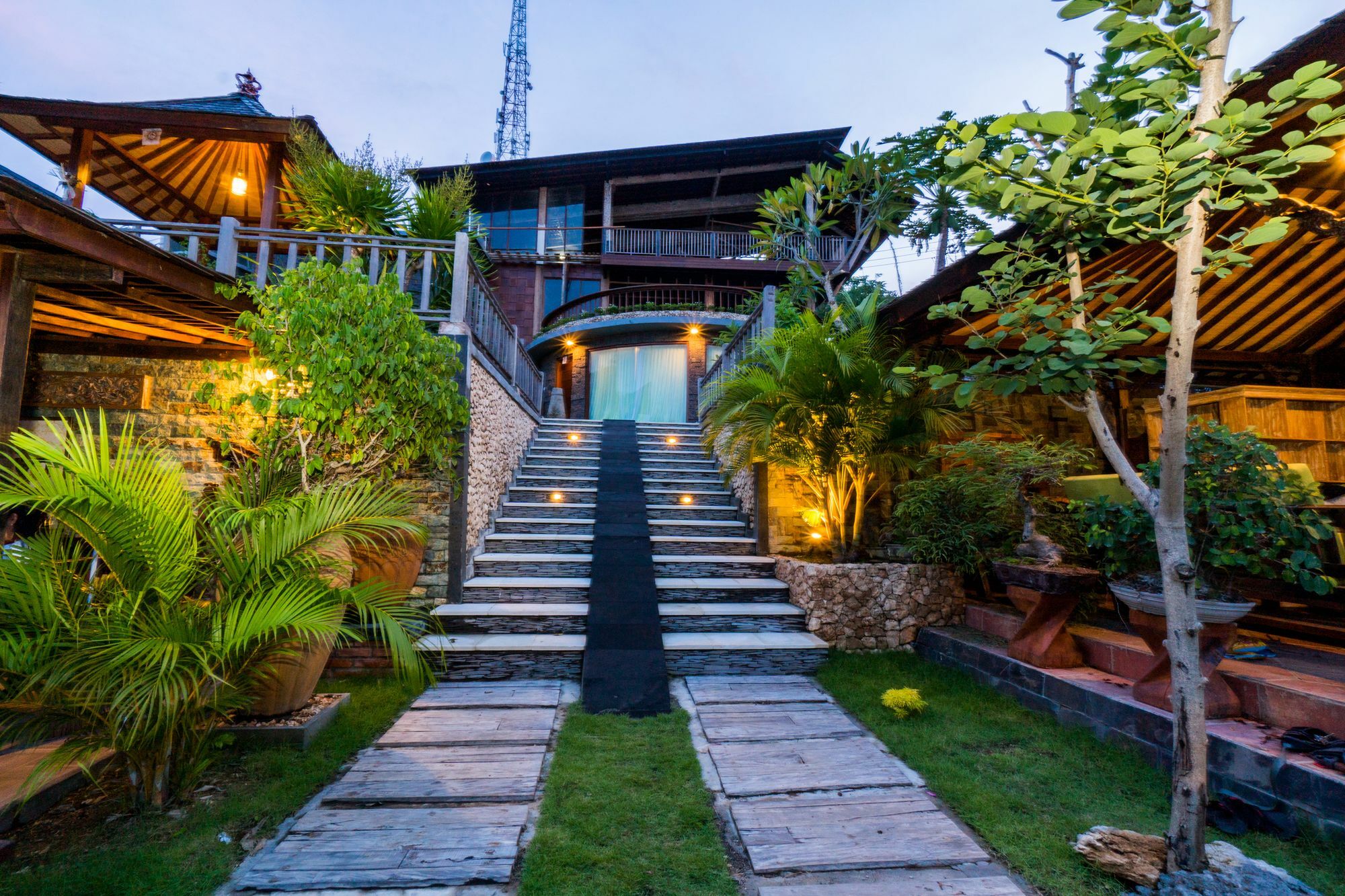 Jenggala Hill Hotel Nusa Lembongan Eksteriør billede